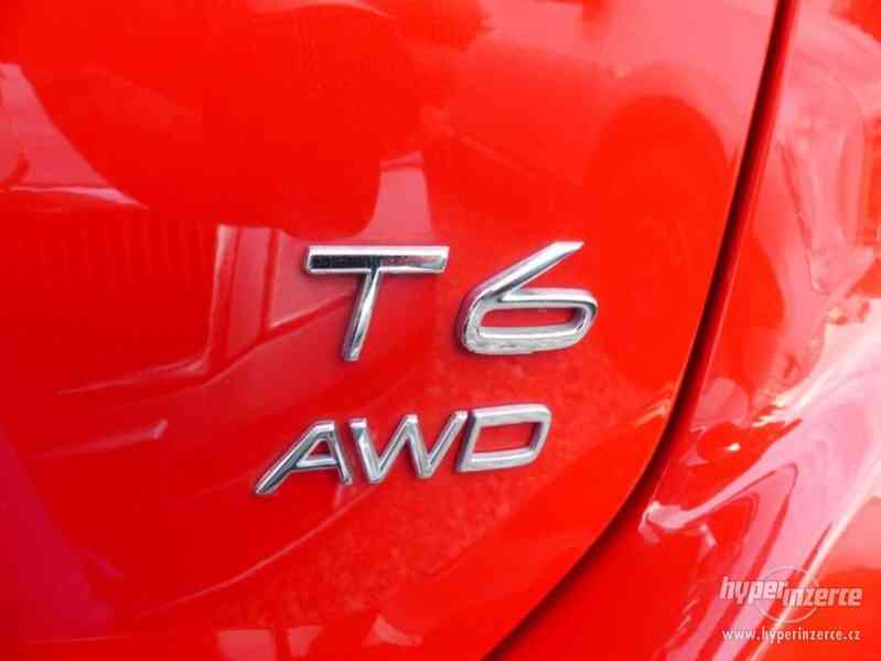 Volvo XC60 T6 AWD R-Design benzín 225kw - foto 6