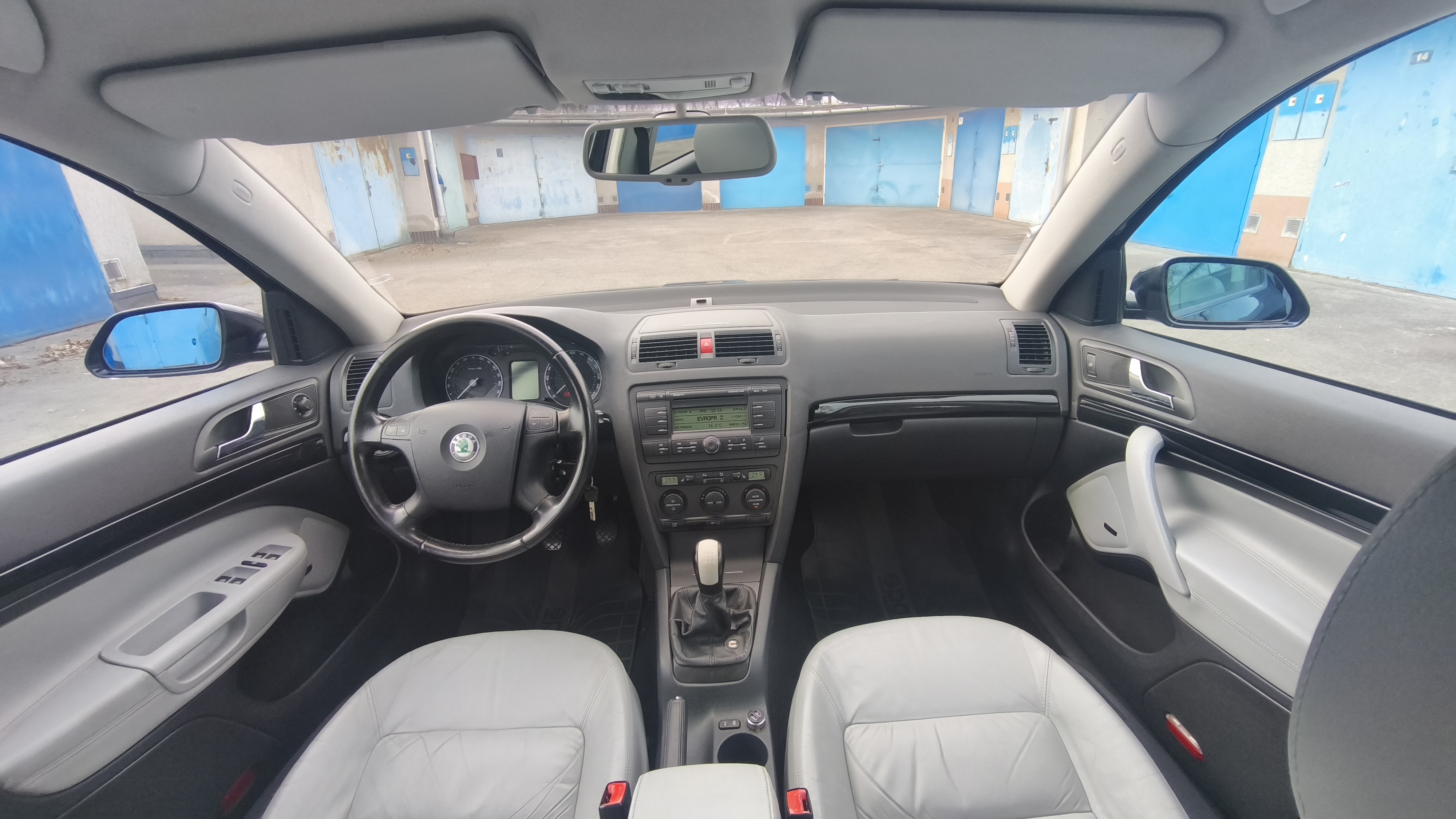 Škoda Octavia 2,L&K,garáž,BEZ KOROZE,manuál,nové STK,TOP - foto 13