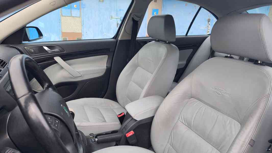 Škoda Octavia 2,L&K,garáž,BEZ KOROZE,manuál,nové STK,TOP - foto 11