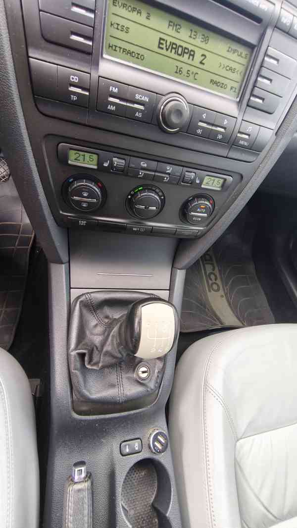 Škoda Octavia 2,L&K,garáž,BEZ KOROZE,manuál,nové STK,TOP - foto 14