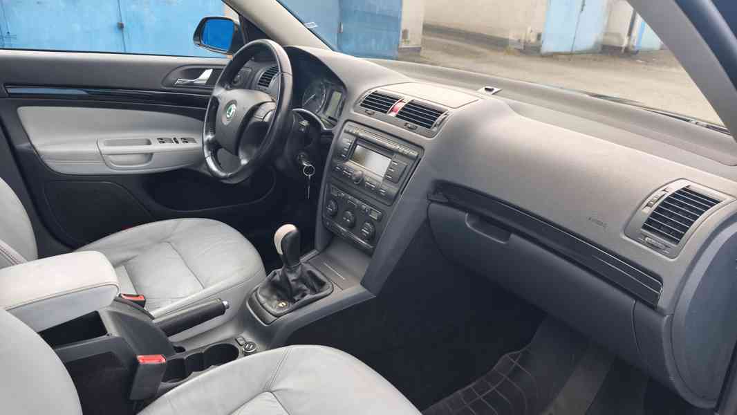 Škoda Octavia 2,L&K,garáž,BEZ KOROZE,manuál,nové STK,TOP - foto 12
