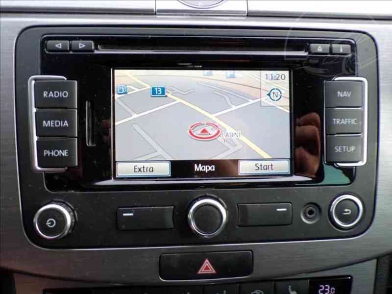 Volkswagen Passat 2,0 TDI AUTOMAT,NAVI,TAŽ.ZAŘ. - foto 7