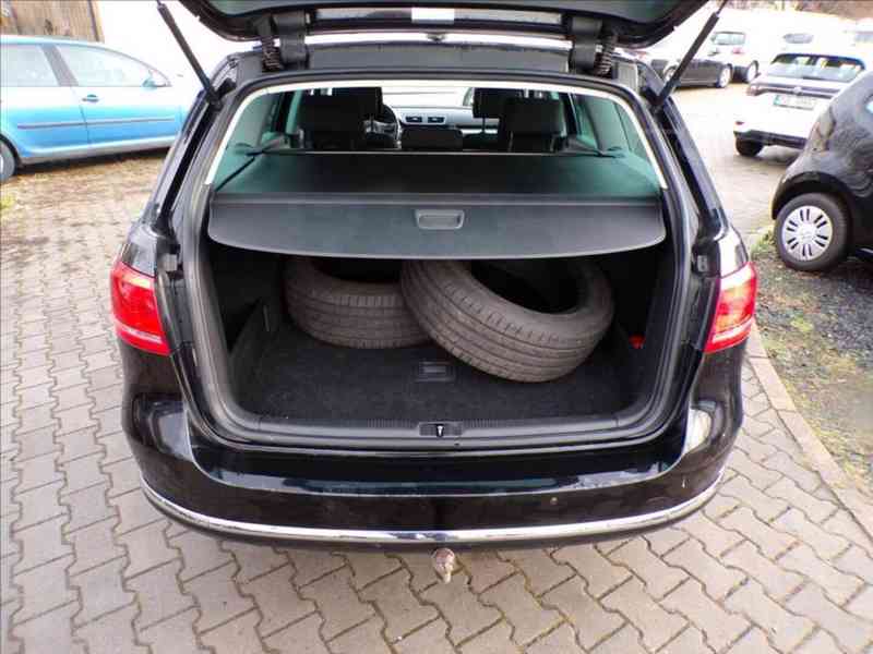 Volkswagen Passat 2,0 TDI AUTOMAT,NAVI,TAŽ.ZAŘ. - foto 12