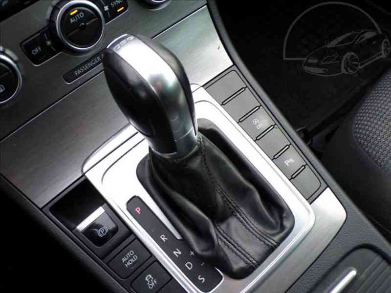 Volkswagen Passat 2,0 TDI AUTOMAT,NAVI,TAŽ.ZAŘ. - foto 8
