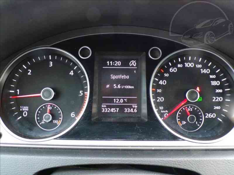 Volkswagen Passat 2,0 TDI AUTOMAT,NAVI,TAŽ.ZAŘ. - foto 6