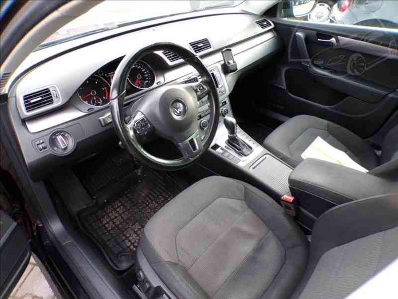 Volkswagen Passat 2,0 TDI AUTOMAT,NAVI,TAŽ.ZAŘ. - foto 9