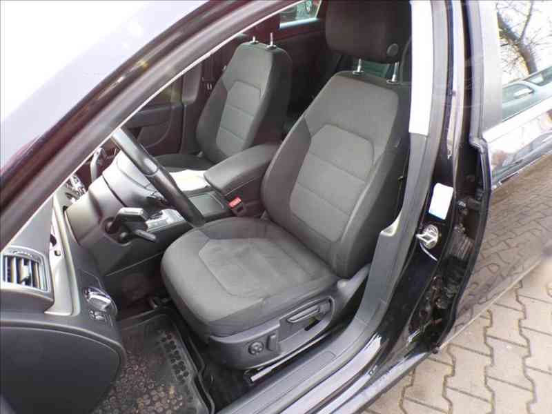 Volkswagen Passat 2,0 TDI AUTOMAT,NAVI,TAŽ.ZAŘ. - foto 10