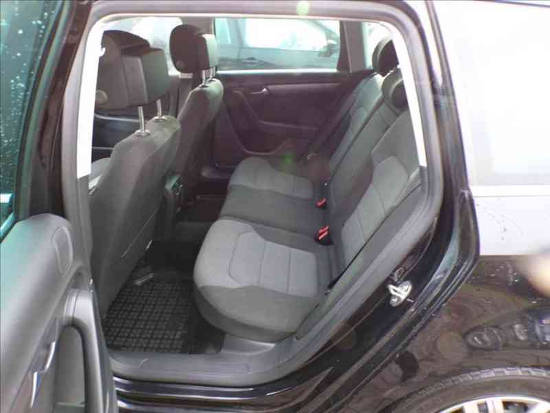 Volkswagen Passat 2,0 TDI AUTOMAT,NAVI,TAŽ.ZAŘ. - foto 11