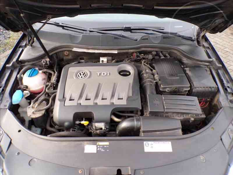 Volkswagen Passat 2,0 TDI AUTOMAT,NAVI,TAŽ.ZAŘ. - foto 15