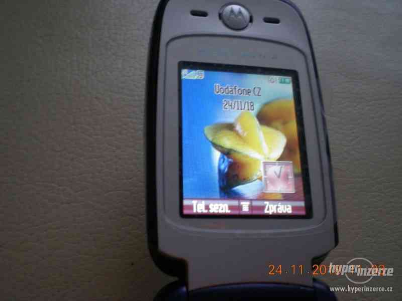 Motorola V360 - véčkové mobilní telefony od 100,-Kč - foto 4