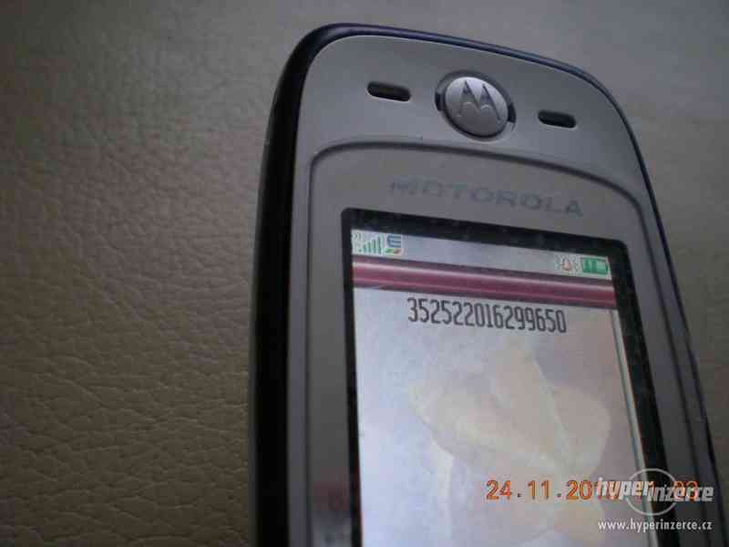 Motorola V360 - véčkové mobilní telefony od 100,-Kč - foto 5
