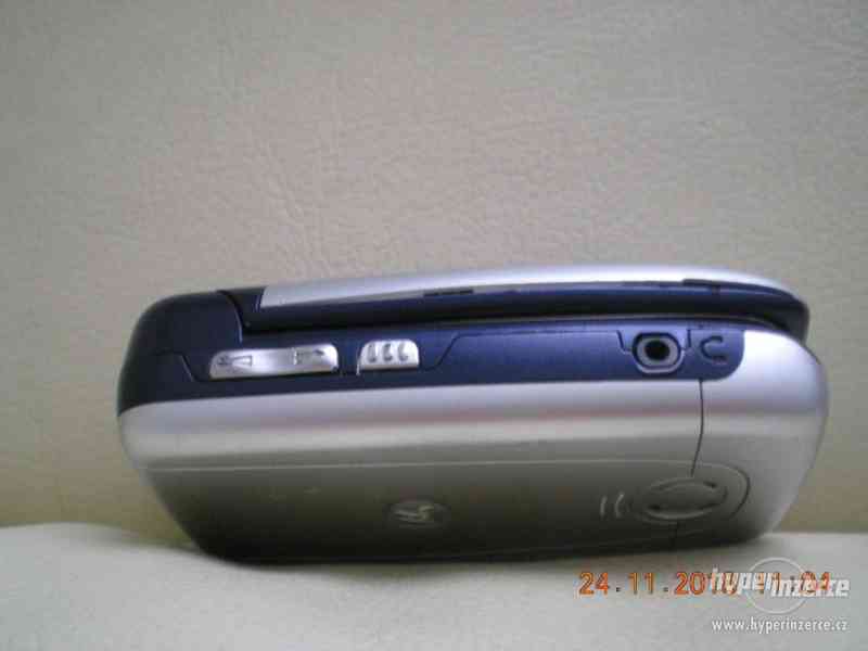 Motorola V360 - véčkové mobilní telefony od 100,-Kč - foto 7