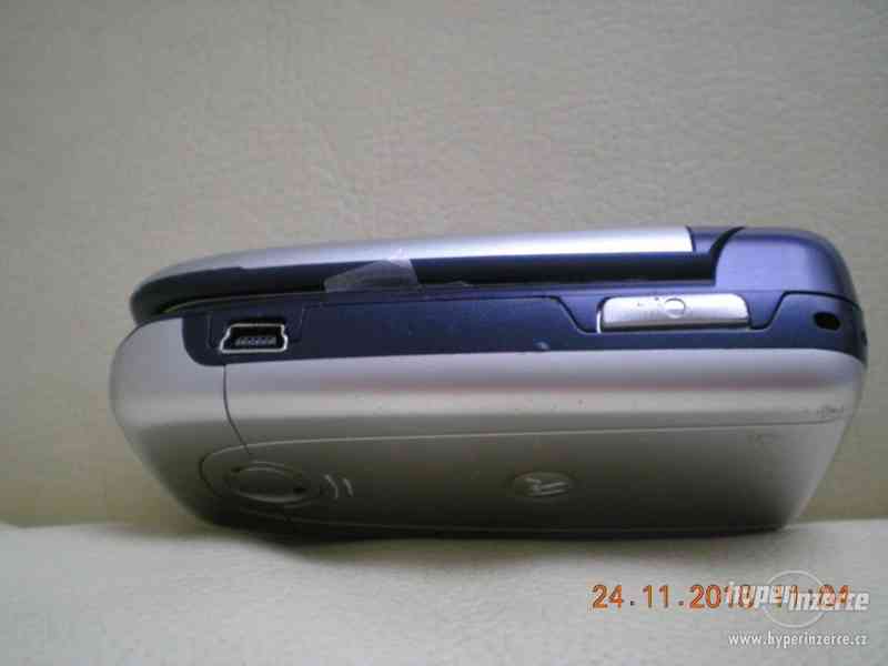 Motorola V360 - véčkové mobilní telefony od 100,-Kč - foto 8
