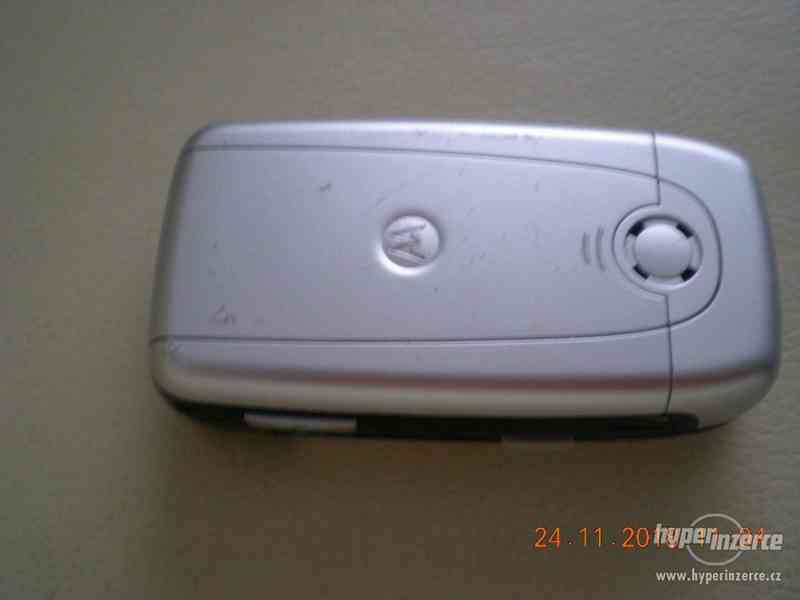 Motorola V360 - véčkové mobilní telefony od 100,-Kč - foto 9