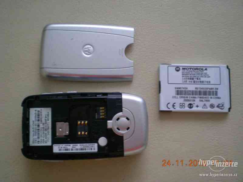 Motorola V360 - véčkové mobilní telefony od 100,-Kč - foto 10