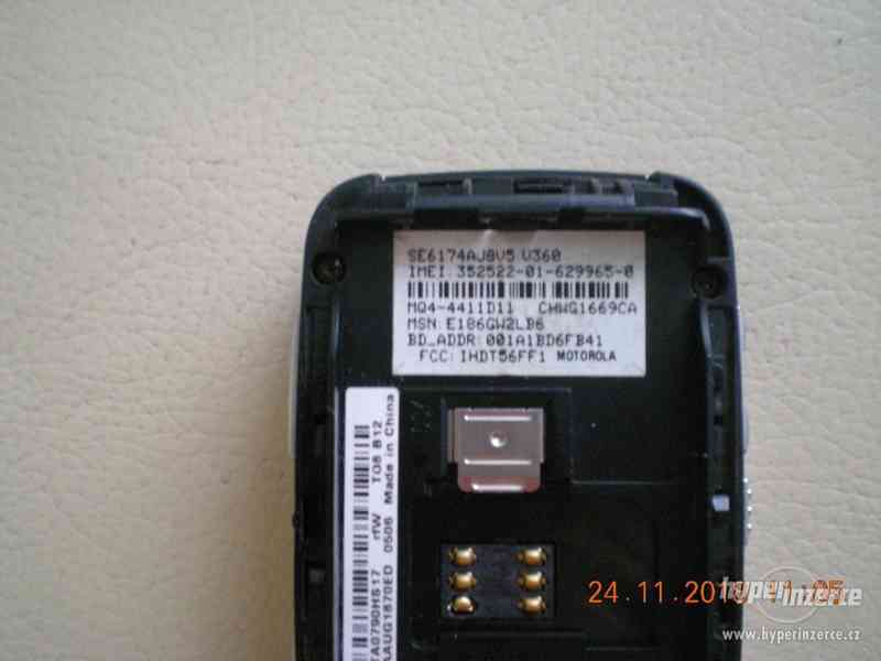 Motorola V360 - véčkové mobilní telefony od 100,-Kč - foto 11
