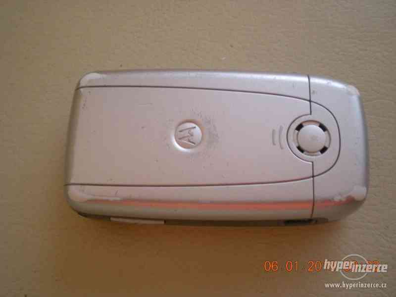Motorola V360 - véčkové mobilní telefony od 100,-Kč - foto 18