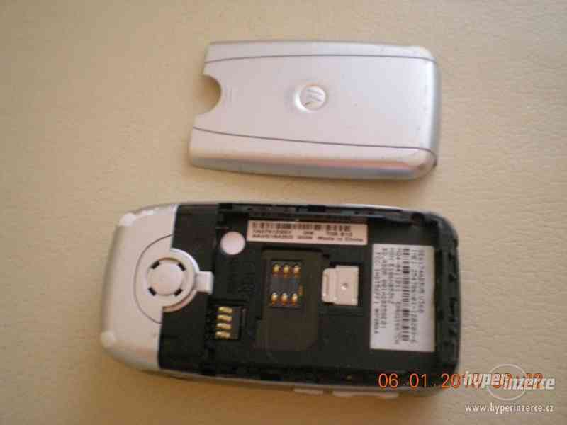Motorola V360 - véčkové mobilní telefony od 100,-Kč - foto 19