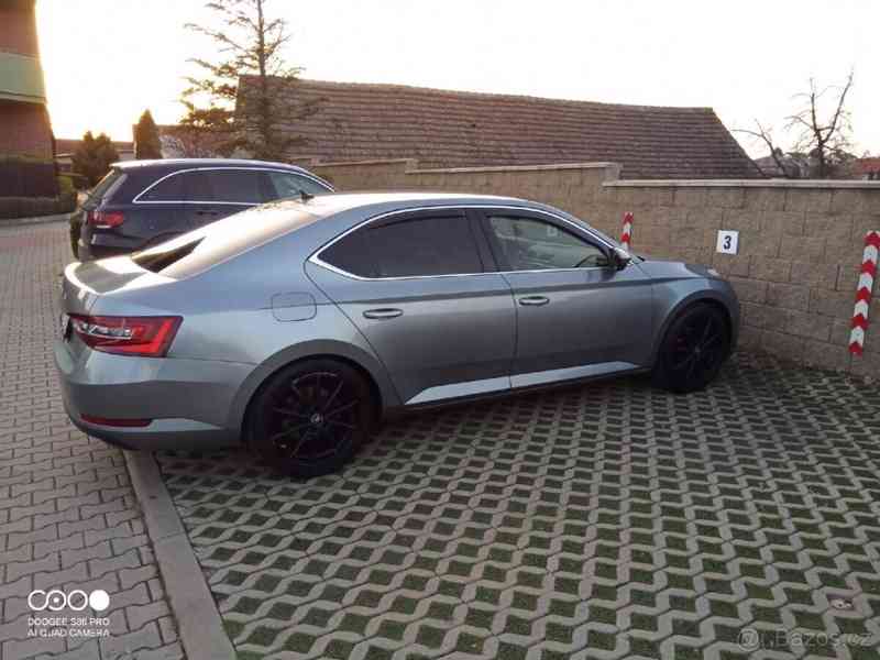 Škoda Superb 2,0   AUTO - foto 5