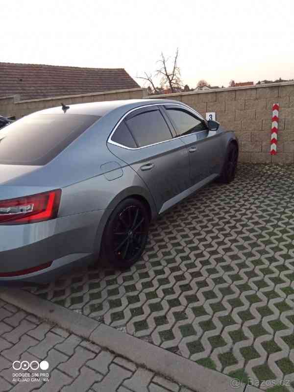 Škoda Superb 2,0   AUTO - foto 4