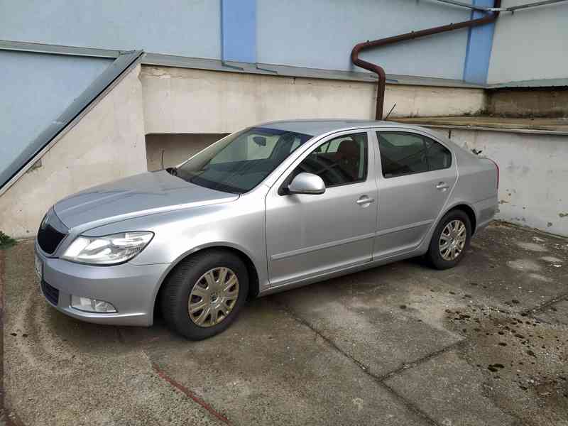 Škoda Octavia II - SPZ 8B2 7120 - foto 2