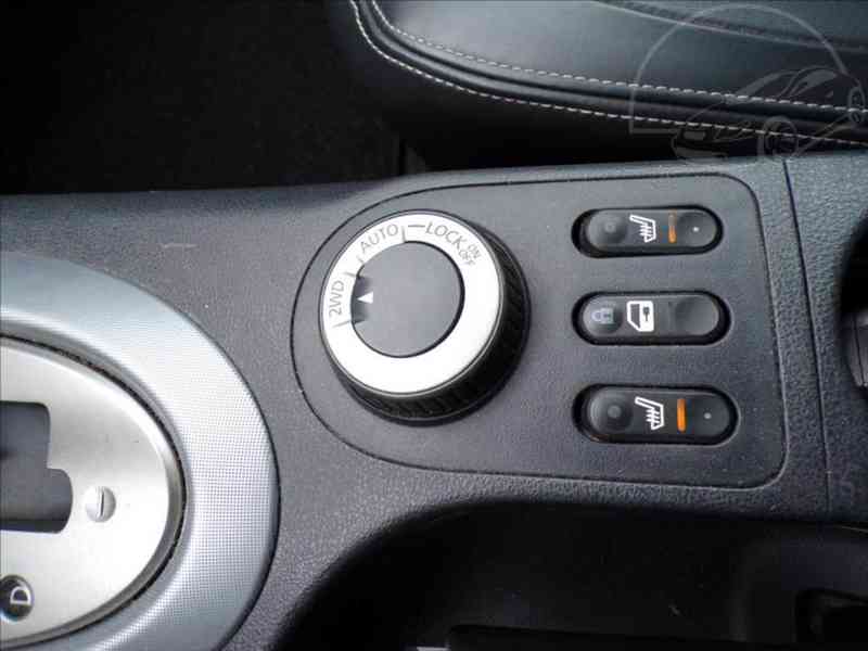 Nissan Qashqai 2,0 DCI 4WD AUTOMAT - foto 8