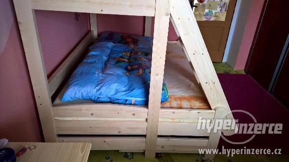 Dřevěná patrová postel(Palanda)-NOVÁ. - foto 2