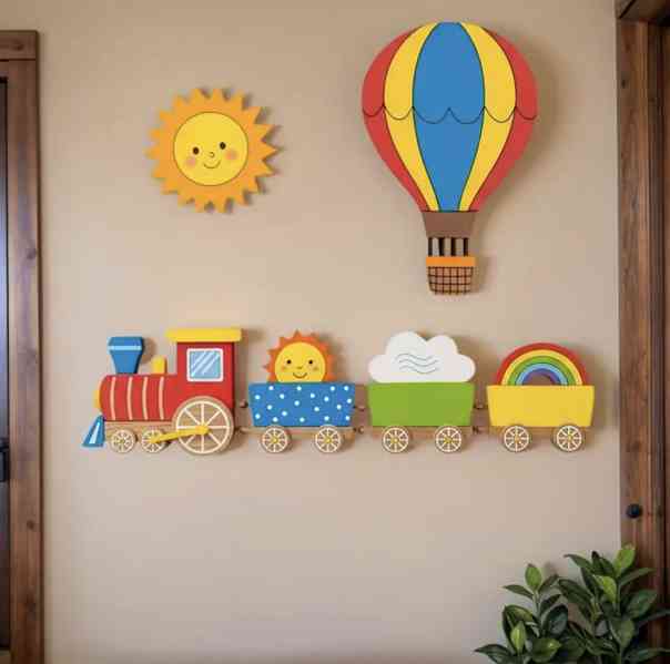 Dřevěná dekorace na zeď - slunce, balón, vláček  - foto 3