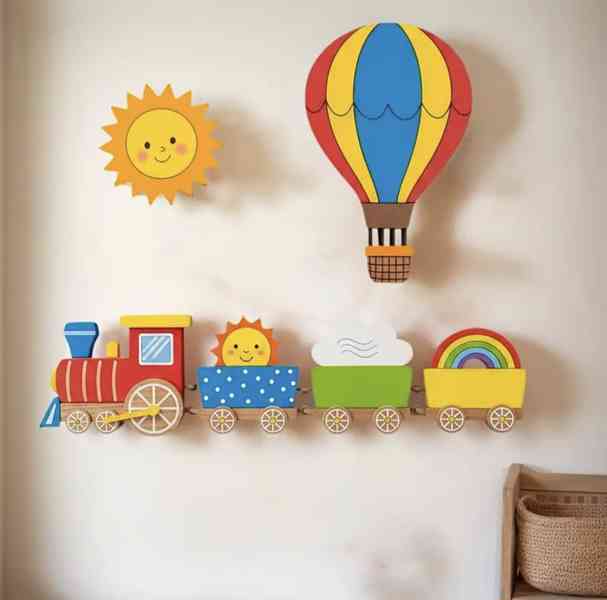 Dřevěná dekorace na zeď - slunce, balón, vláček 