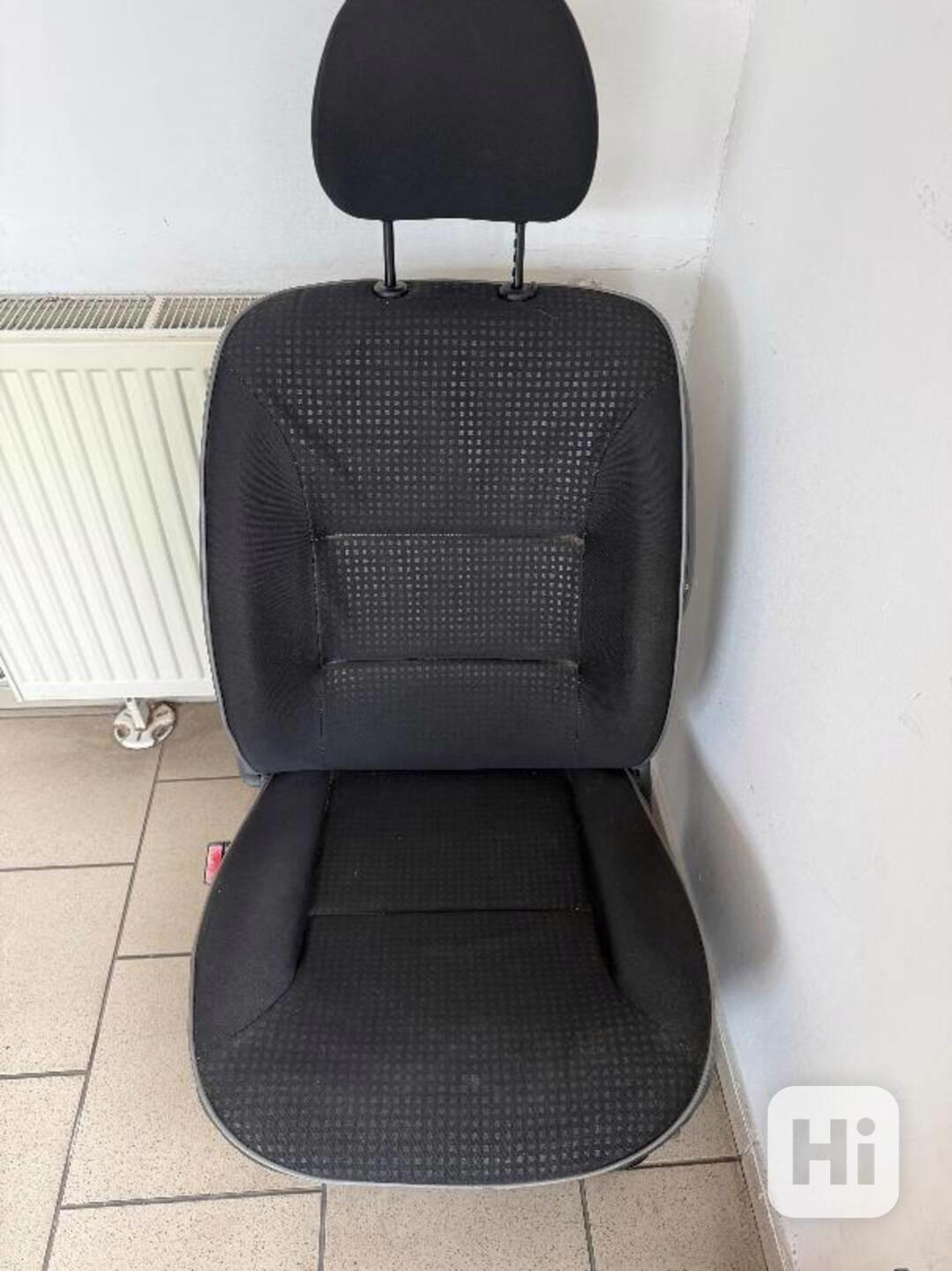 Sedačka pro řidiče na vůz Citroen Berlingo - foto 1