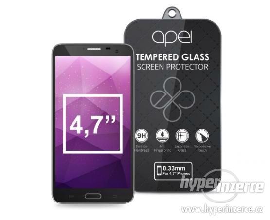 Ochranné tvrzené sklo univerzální pro mobil 4,7" - foto 1