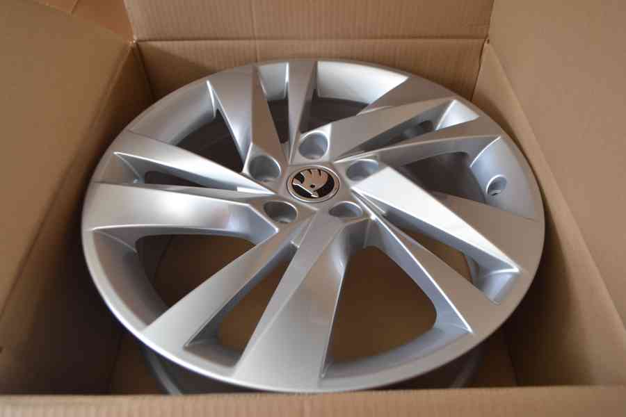 Škoda Octavia IV(RS)  - 17 NOVÉ orig.alu disky 6.5Jx17,5x112 - foto 13