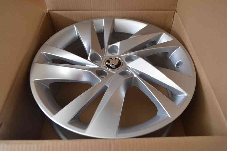 Škoda Octavia IV(RS)  - 17 NOVÉ orig.alu disky 6.5Jx17,5x112 - foto 12