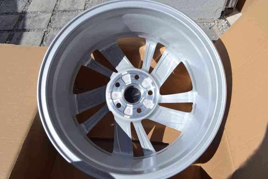 Škoda Octavia IV(RS)  - 17 NOVÉ orig.alu disky 6.5Jx17,5x112 - foto 3
