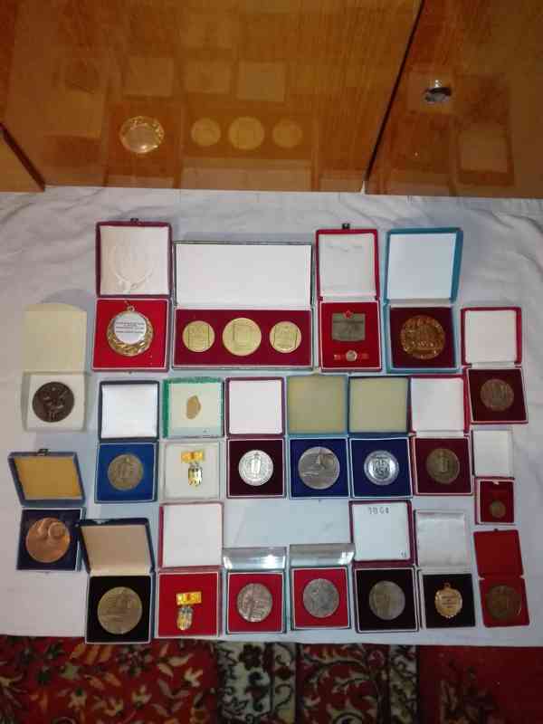 Kolekce medailí a plaket - mosazné, měděné 21 ks - foto 1