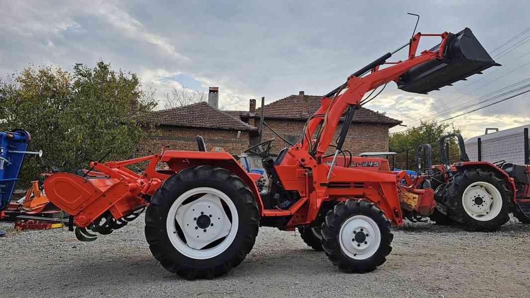 Kubota L1-245D