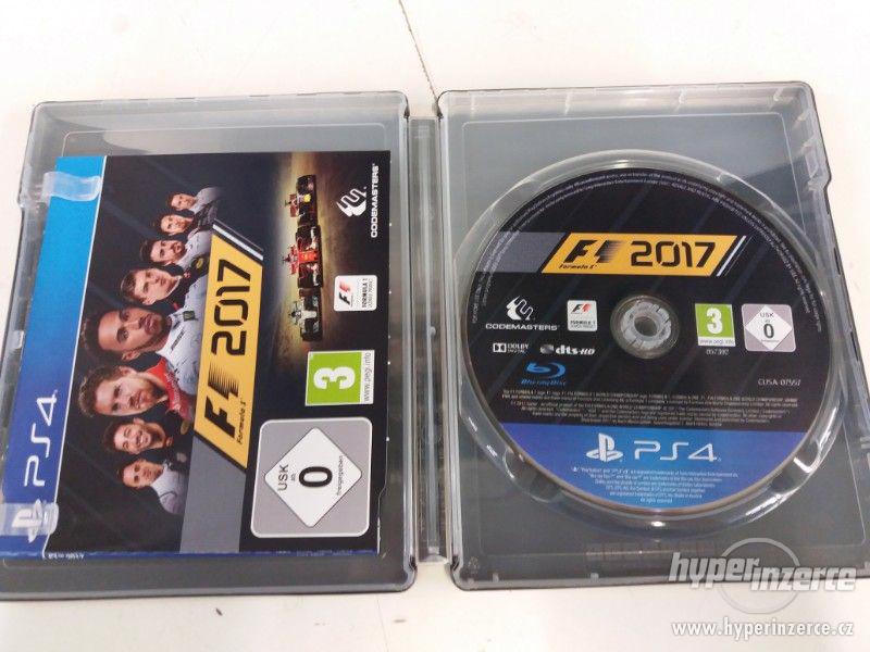 Hra F1 2017 pro Playstation 4 + Steelbook - foto 2
