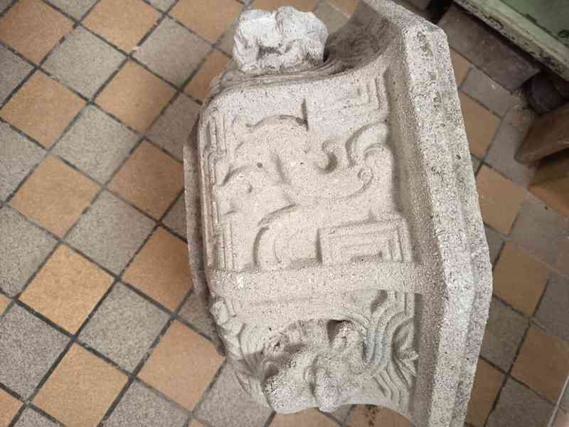 Prodám krásný betonový zahradní květináč - foto 2