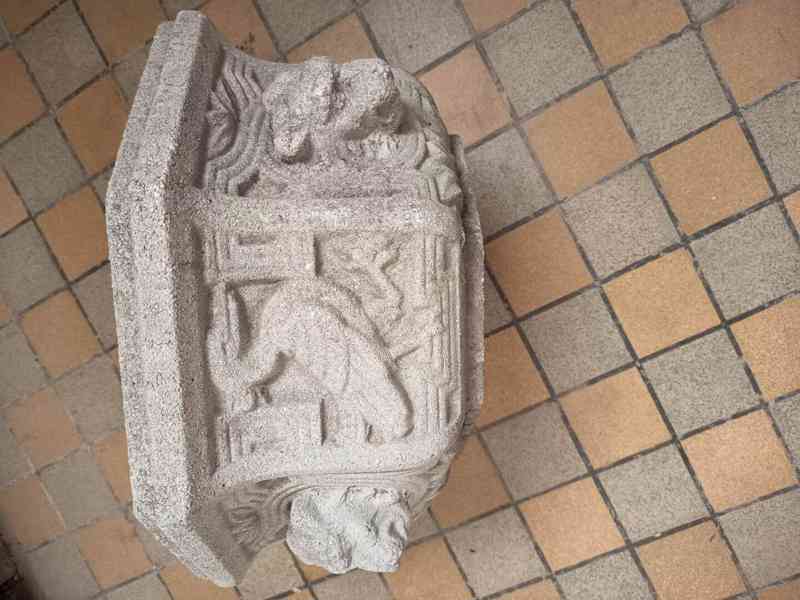 Prodám krásný betonový zahradní květináč - foto 3