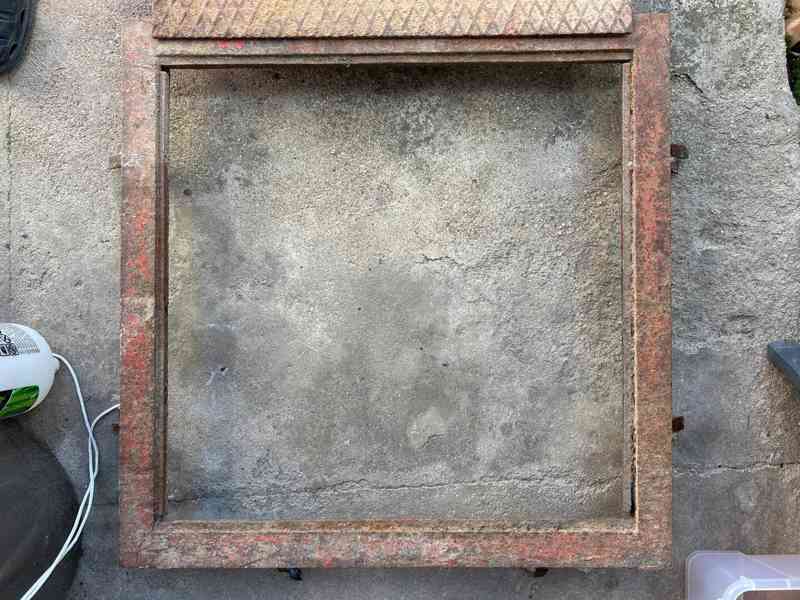 Prodám poklop šachty kovový + rám - cca 60x60 cm - foto 2