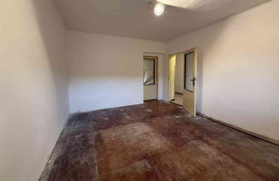 NABÍDKA PRODEJE JEDNOTKY 3+1  V OBCI HRUŠOVANY U BRNA  - foto 3