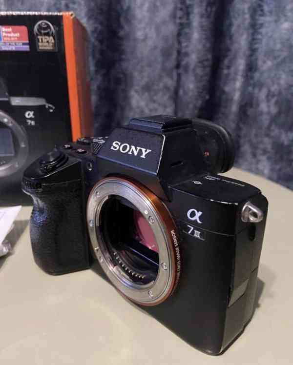  Sony Alpha a7 III Mirrorless Digital Camera body only - foto 2