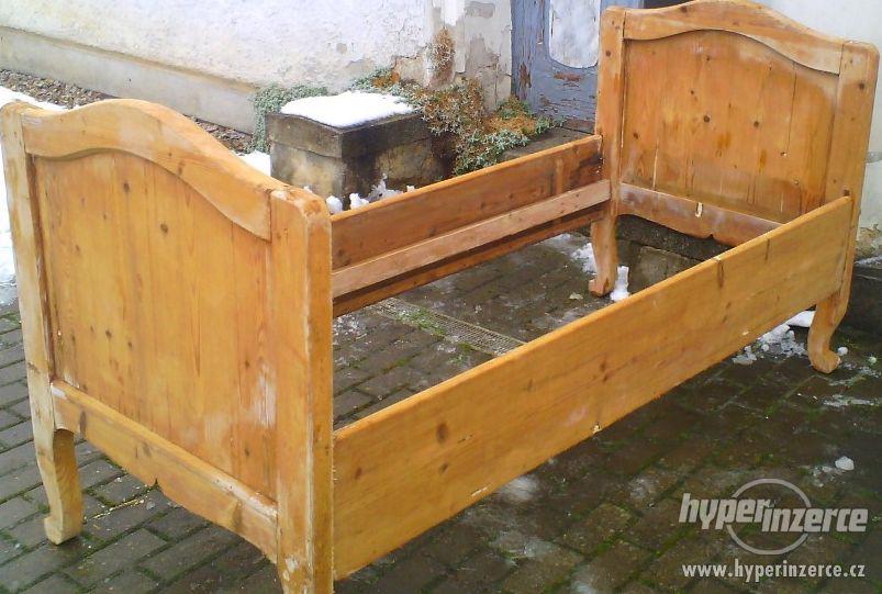 Stará chromová , dřevěná postel - foto 1