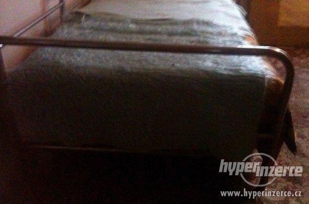 Stará chromová , dřevěná postel - foto 2