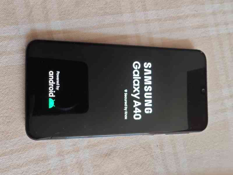 Samsung Galaxy A40 6/64GB - foto 2