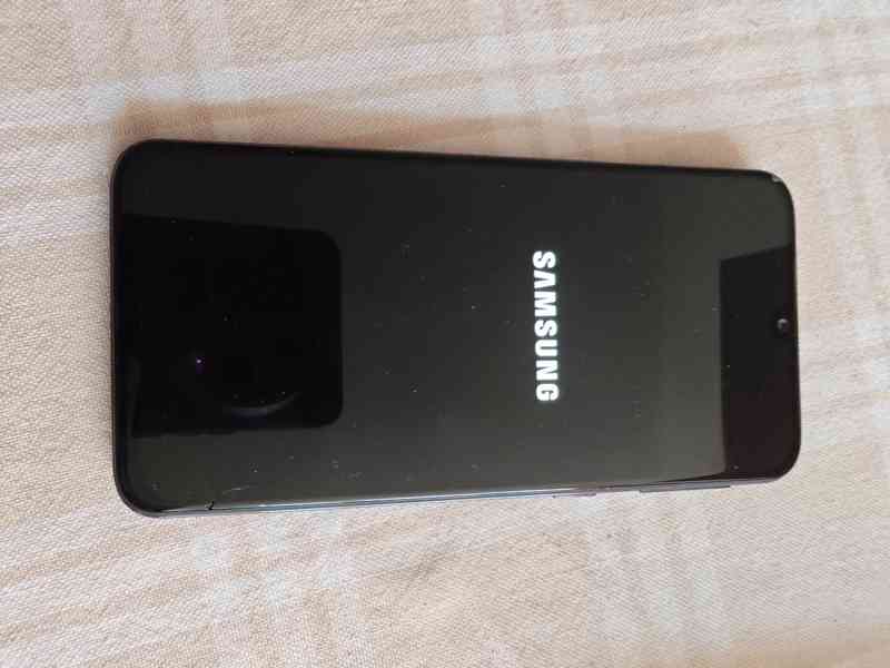 Samsung Galaxy A40 6/64GB - foto 3