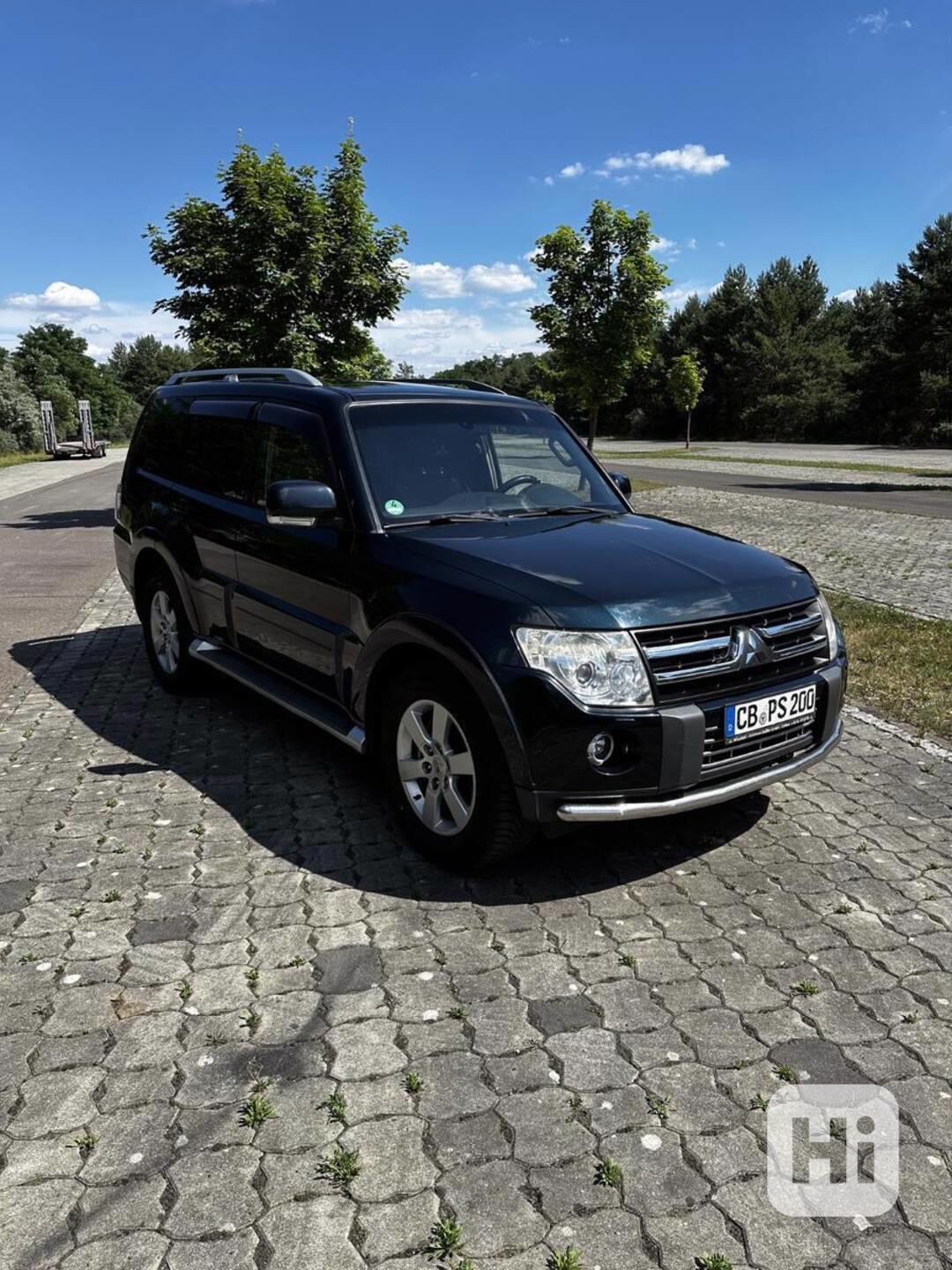 Mitsubishi Pajero 3,2 DI-D Intense 147kw - foto 1