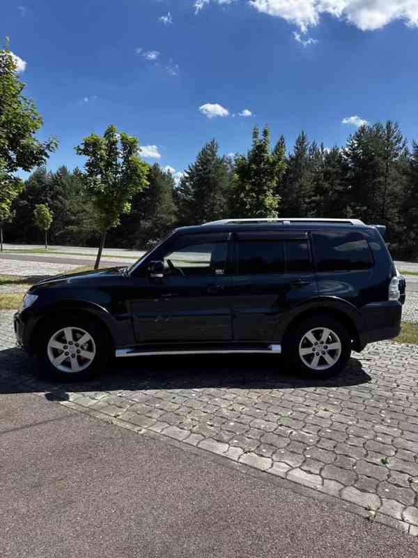Mitsubishi Pajero 3,2 DI-D Intense 147kw - foto 12