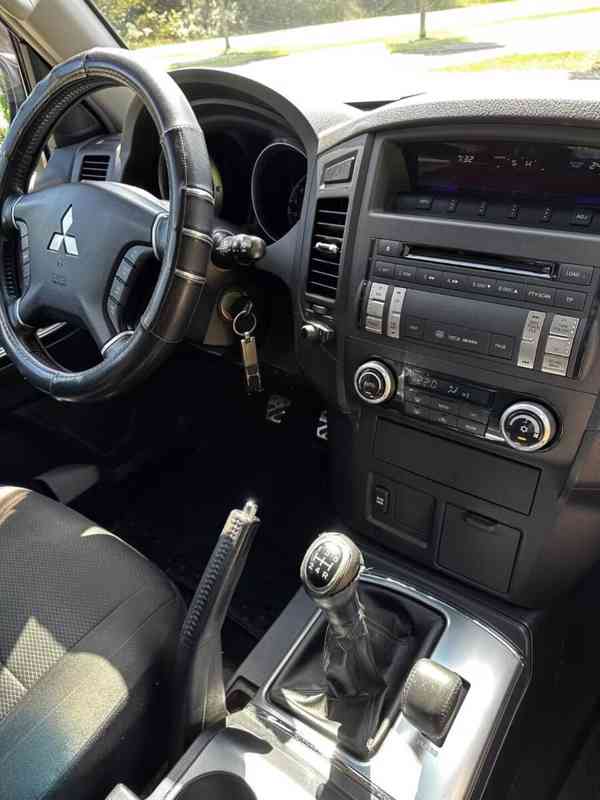 Mitsubishi Pajero 3,2 DI-D Intense 147kw - foto 11