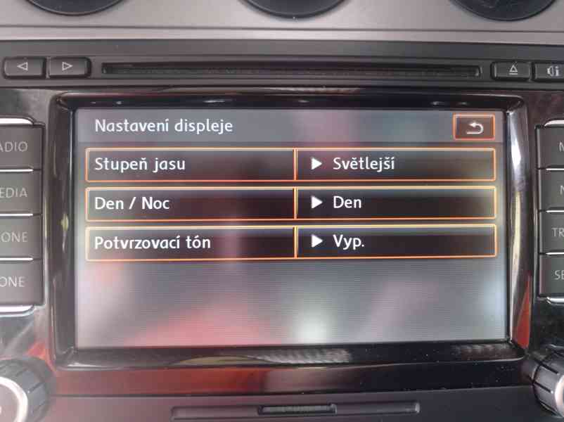 Volkswagen Touran 2.0 TDI 103kW/DSG/Tažné/Výhřev - foto 33
